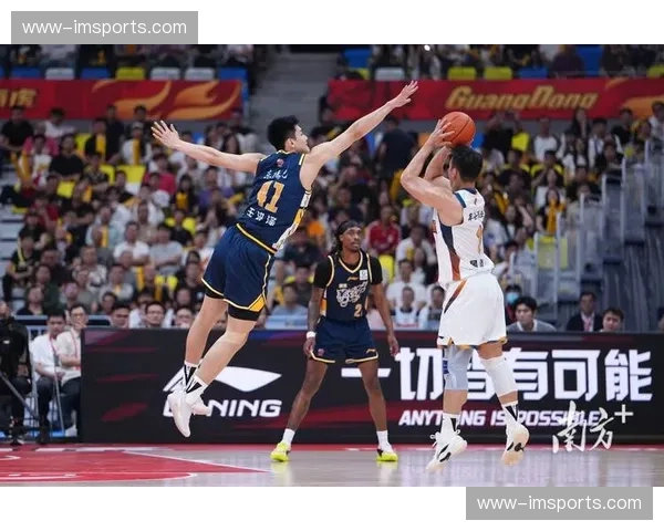 广东队窒息式防守限制对手得分 萨姆纳攻防两端表现全面